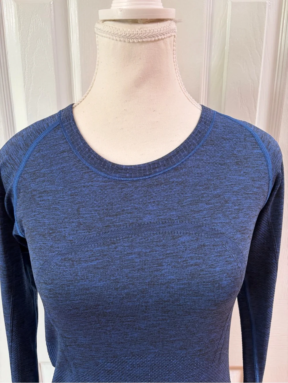 Lululemon Sapphire Blue Swiftly Tech Long Sleeve Crew Neck Size 6